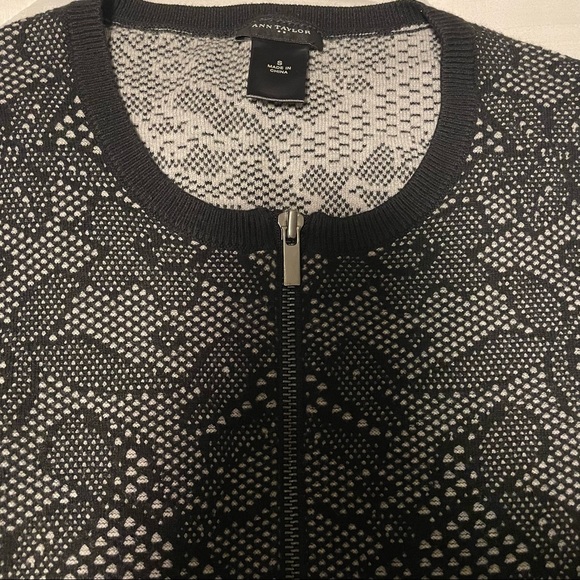Ann Taylor Black and White Floral Zip Up Cardigan - Picture 3 of 5